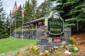 Отель Tunnel Mountain Resort  Бэнфф
